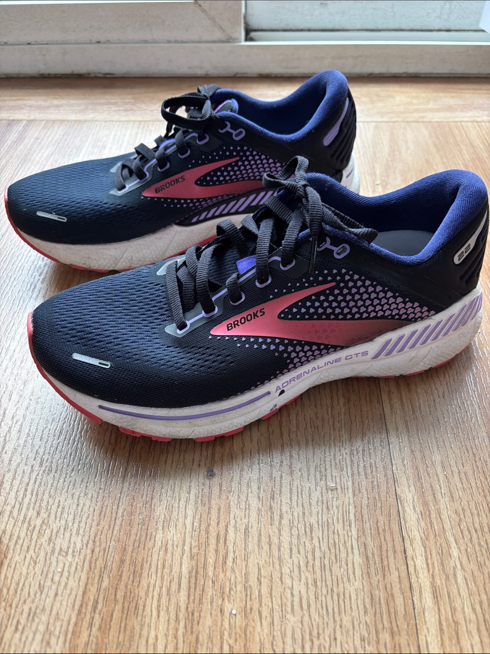 BROOKS Adrenaline GTS 22 Sneakers in Navy Size 9 1/2 - Picture 2 of 7